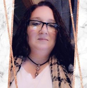 Meet your Posher, Selena